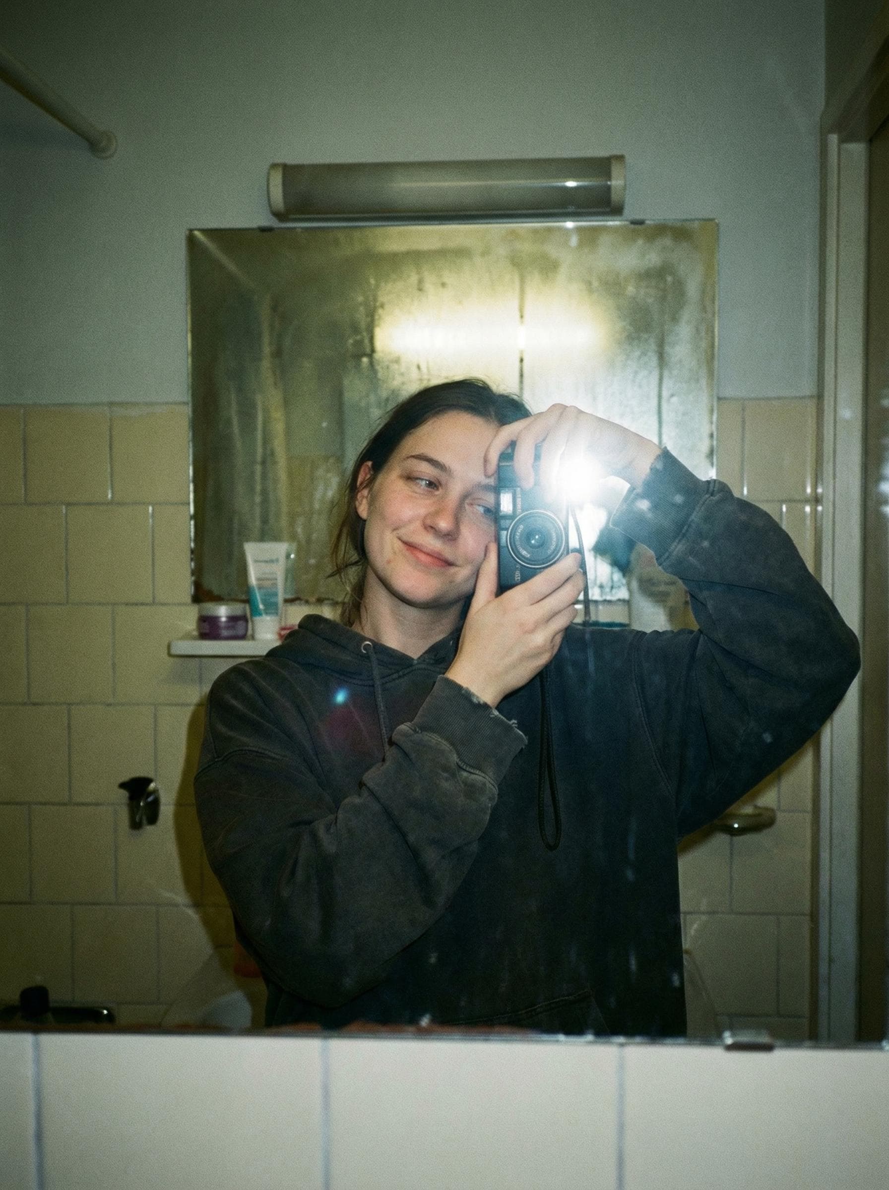 Bathroom mirror showcase